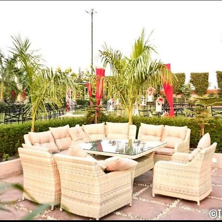 The Firangipani Country Resort Rājpura Buitenkant foto